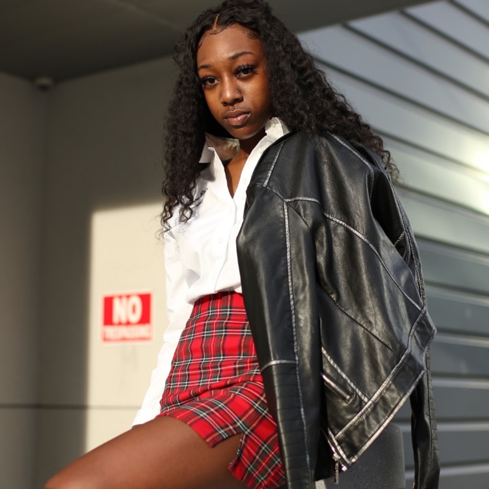 Meet your Posher, Yayaa